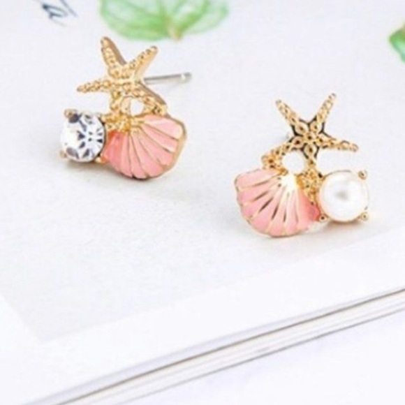 Starfish Shell Shaped Stud Earrings - Picture 1 of 2